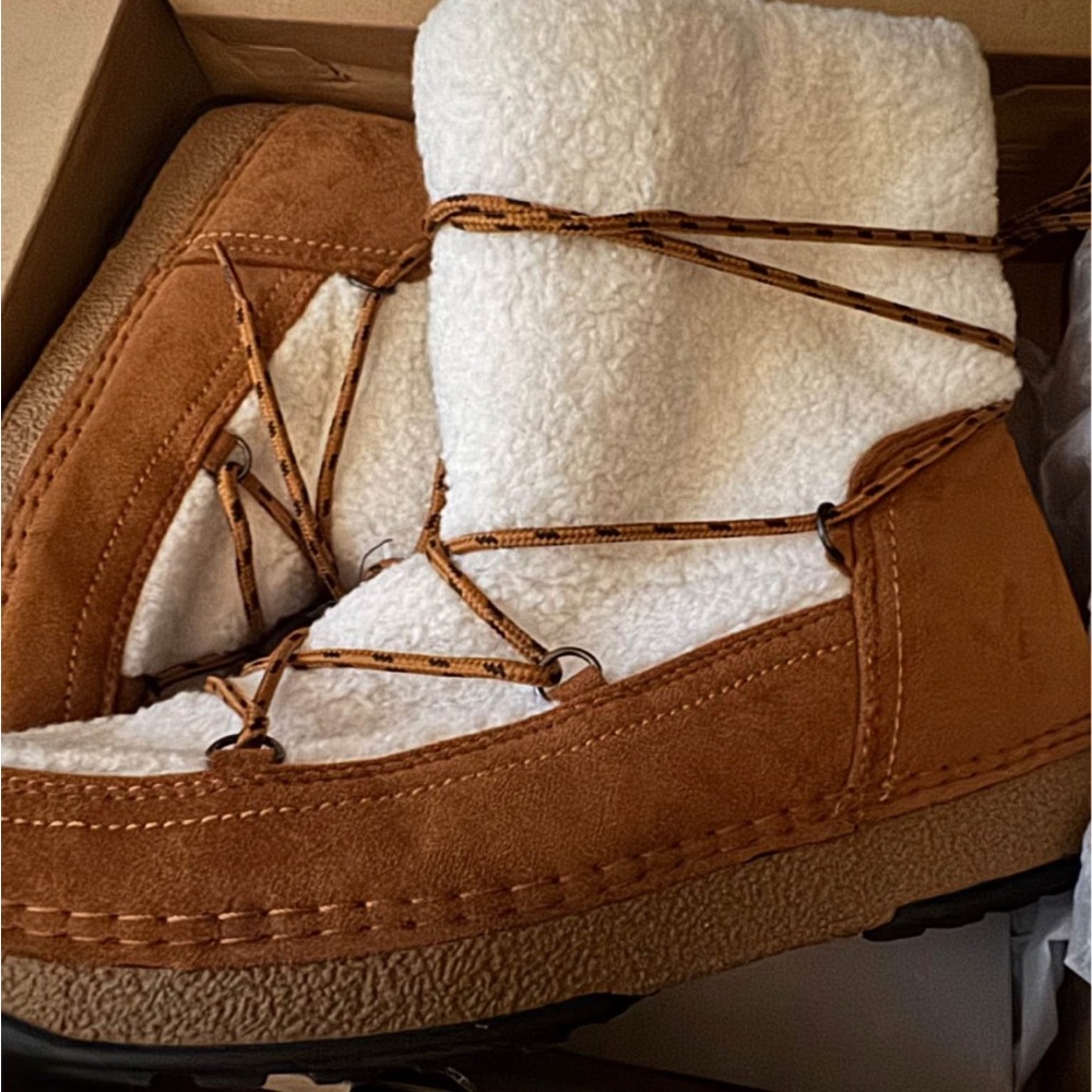 Women's Tan and Cream Winter Boots